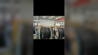 リブとレーザー印刷による図による空中束線ケーブル コアの識別